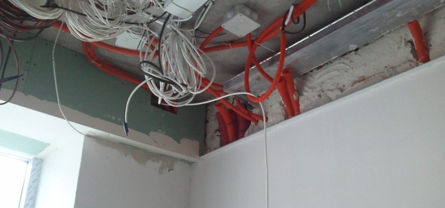 Прокладка кабеля АПС за подвесным потолком